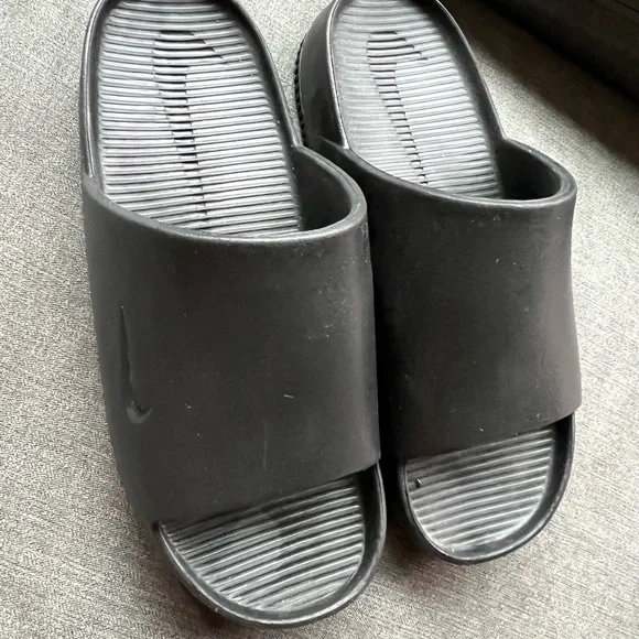 Nike Calm Black Slide Sandals - M 11/W 12 - Picture 2 of 5